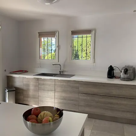 Avec Piscine A Debordement Et Climatisation, Cote D'azur - Fr-1-768-71 Les Issambres