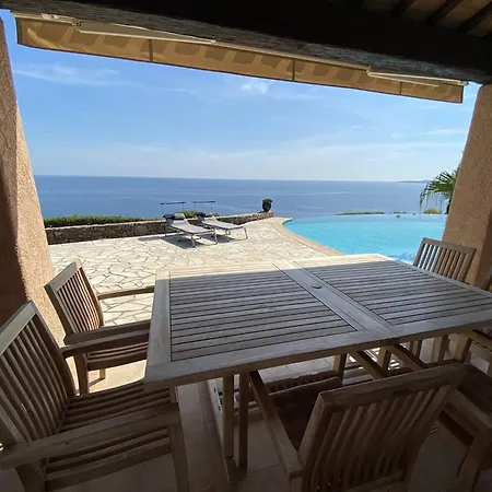 Avec Piscine A Debordement Et Climatisation, Cote D'azur - Fr-1-768-71 Villa Les Issambres