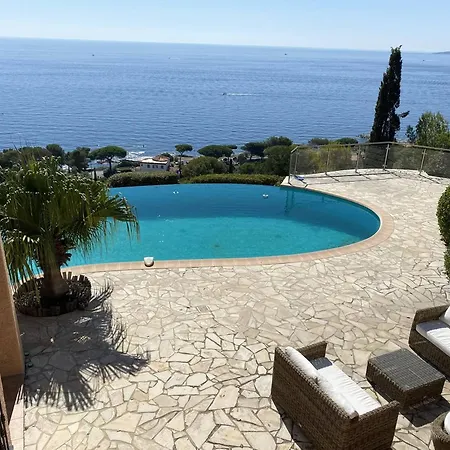 Avec Piscine A Debordement Et Climatisation, Cote D'azur - Fr-1-768-71 * Les Issambres